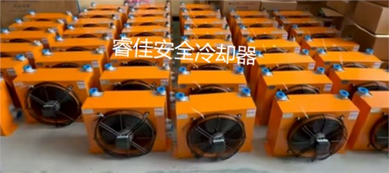 風(fēng)冷換熱器打包發(fā)貨 風(fēng)冷換熱器打包發(fā)貨