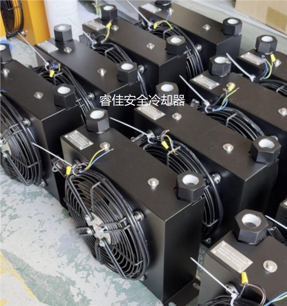 風(fēng)冷式冷卻器打包發(fā)貨