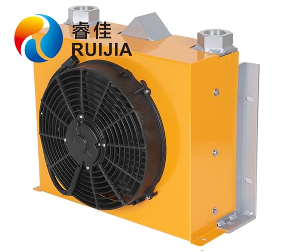 【舍近求遠(yuǎn)】李經(jīng)理采購耐用省心吊車液壓風(fēng)冷卻器