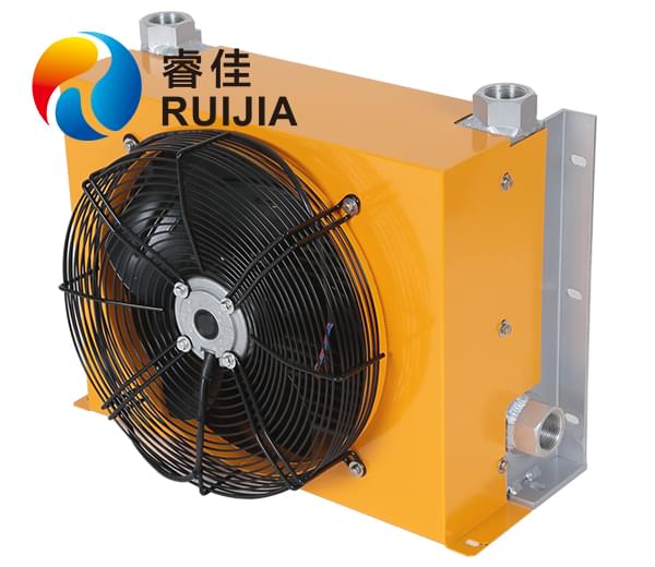 鋁合金風(fēng)冷卻器與<font color='red'>水冷卻器</font>，誰(shuí)與爭(zhēng)鋒！
